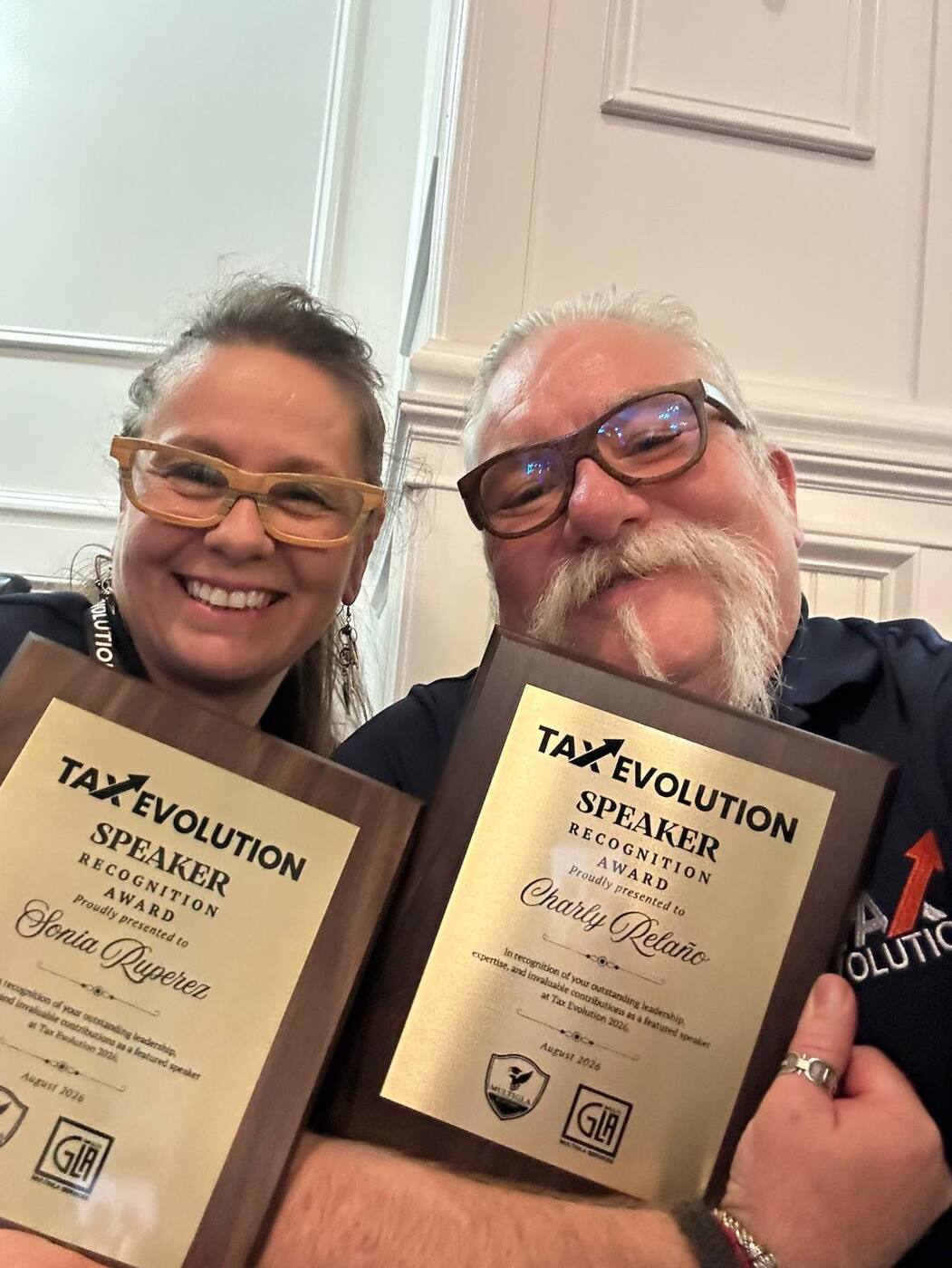 Charly Relaño con el Speaker Recognition Award de Tax Evolution