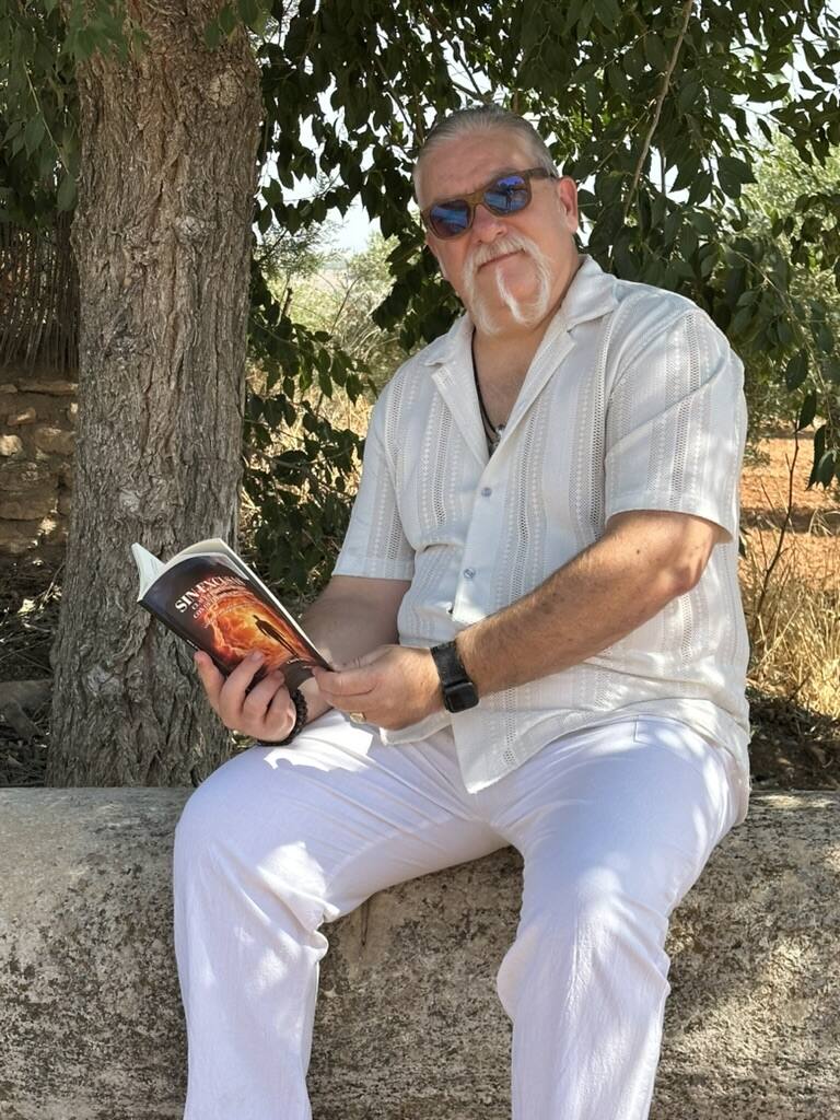 Portada del libro Sin excusas de Charly Relaño